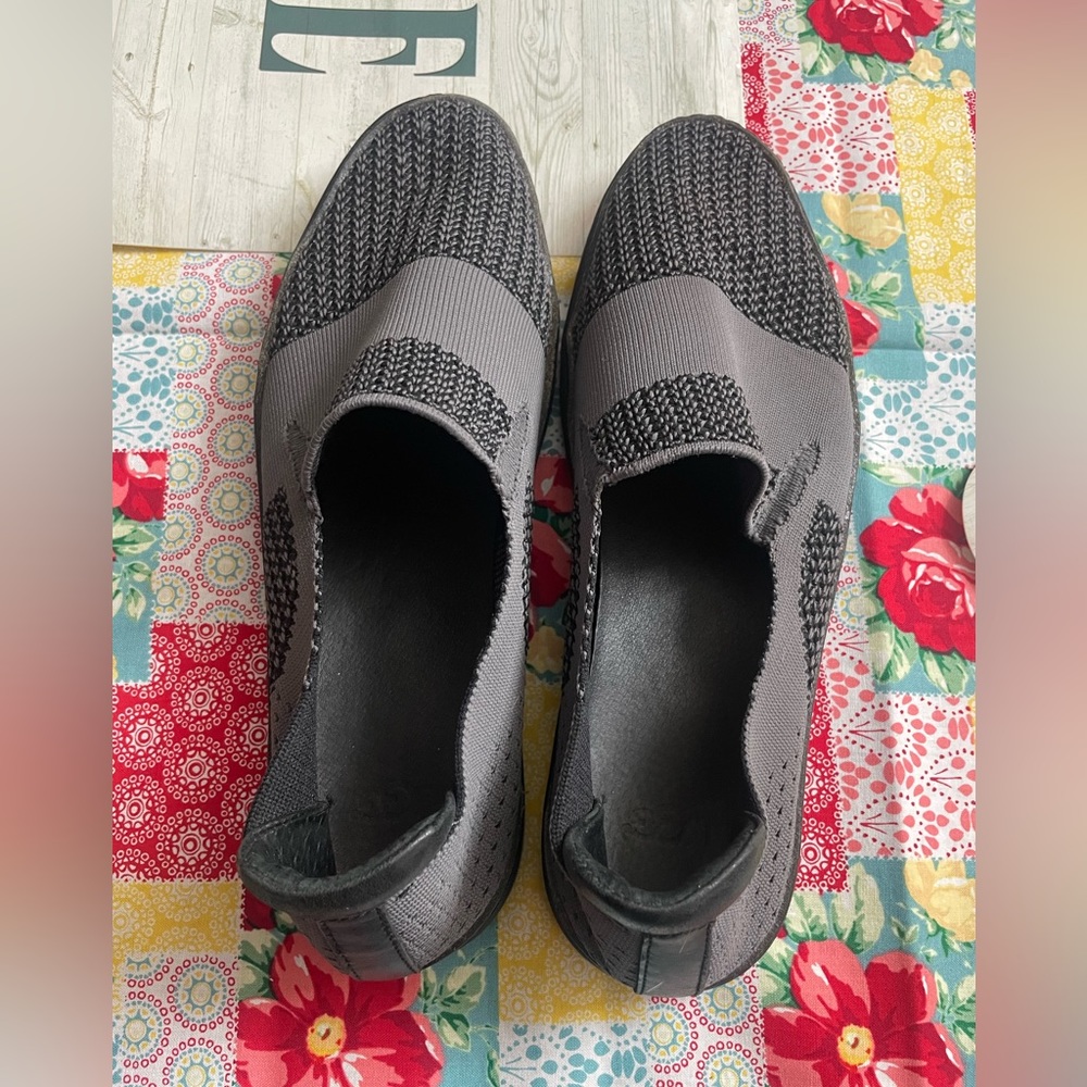 Black UGG Sammy sneakers